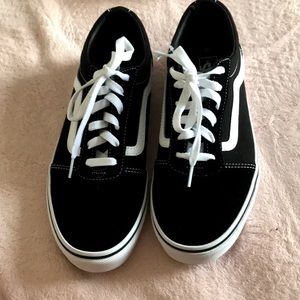 NWT size 6.5 in youth don’t fit me